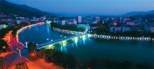 丰镇市男士板鞋加盟创业选择哪家品牌好