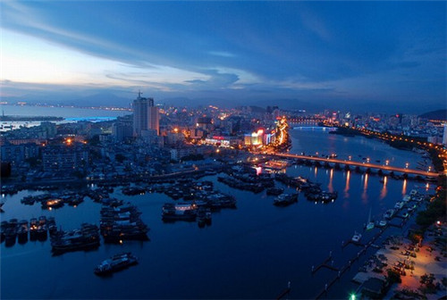 请问怎样炒辣子鸡才好吃（怎样炒辣子鸡好吃用什么材料）